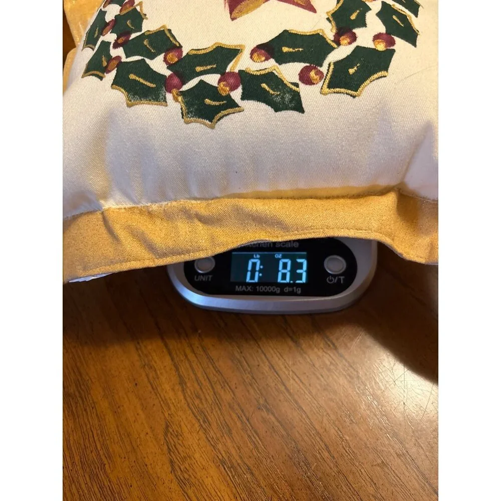 Christmas Wreath‎ Decorative Throw Pillow With Gold Border